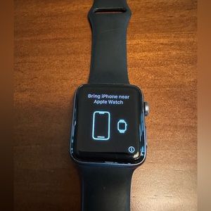 Apple Watch Series 3 42mm - Space Gray Aluminum - Black Sports Band